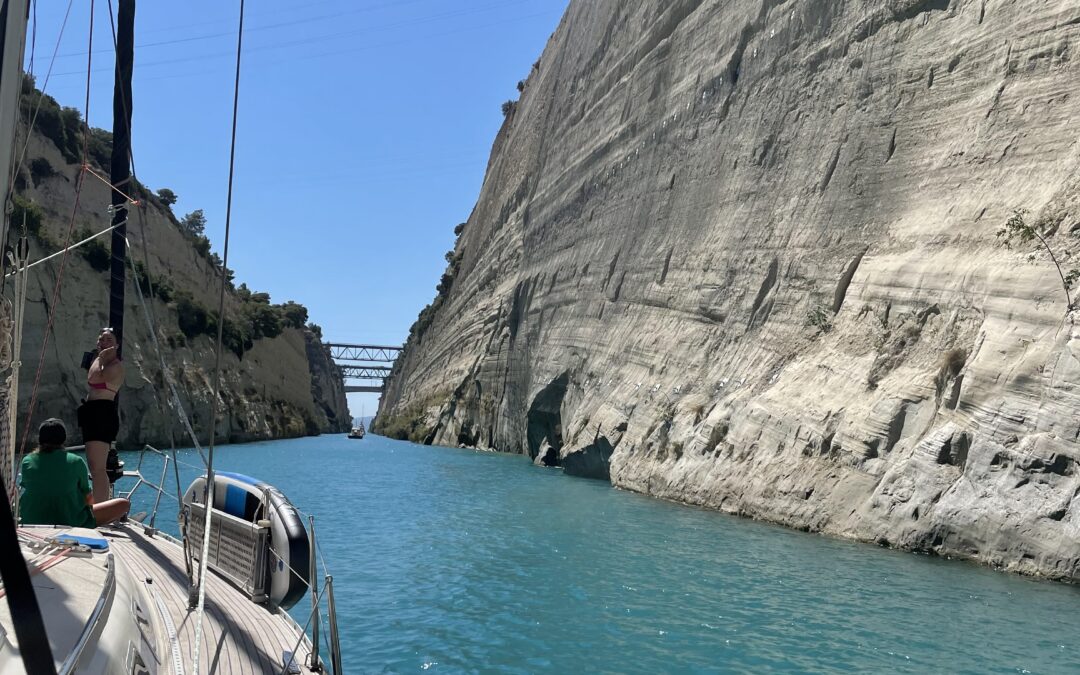 Von Patras durch den Kanal von Korinth nach Athen